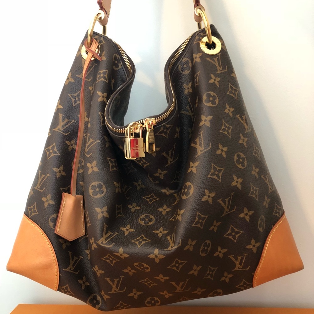 Authentic LOUIS VUITTON Berri MM with Dust Bag